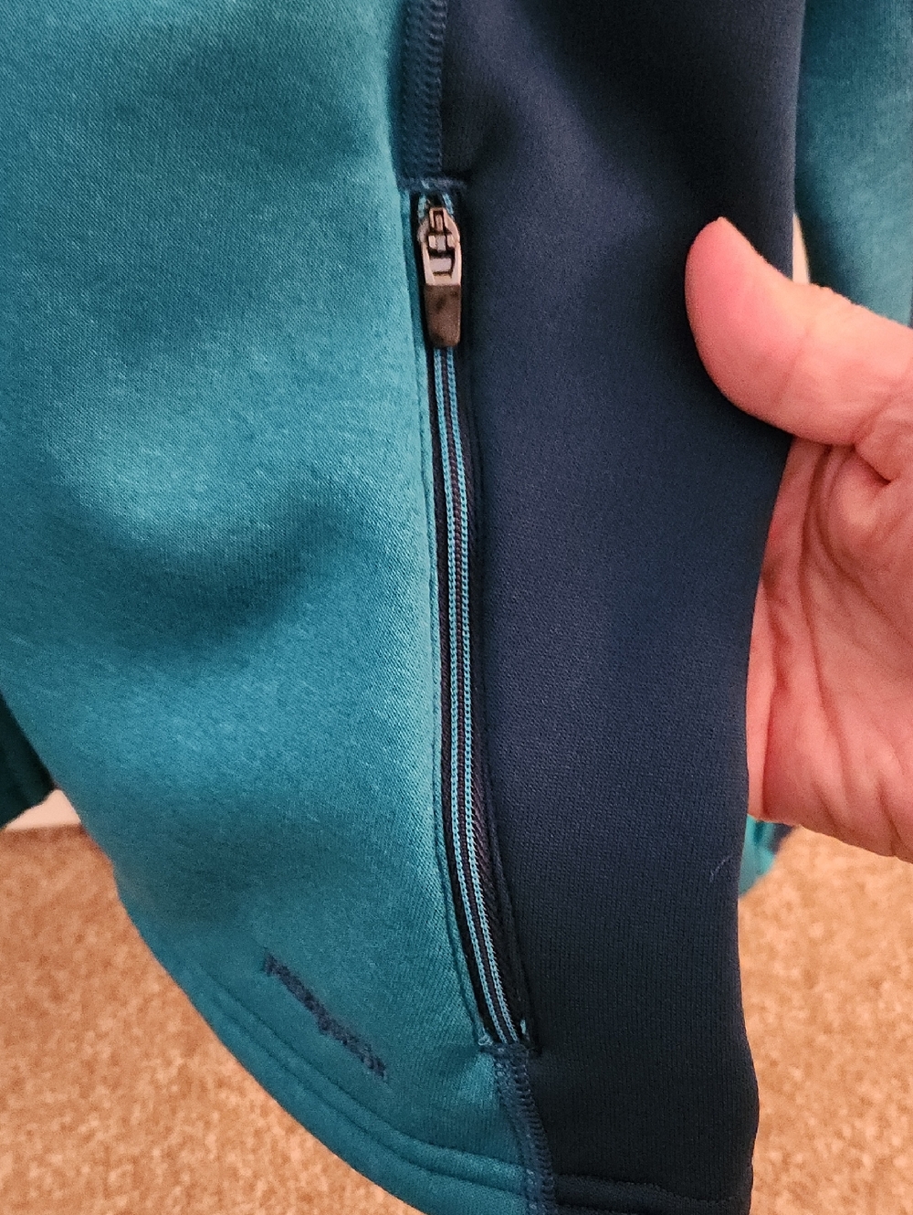 Patagonia full zip hoody - Picture 6 of 9